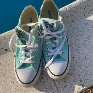 EUC Chuck Taylor® All Star unisex (women’s size 8)
